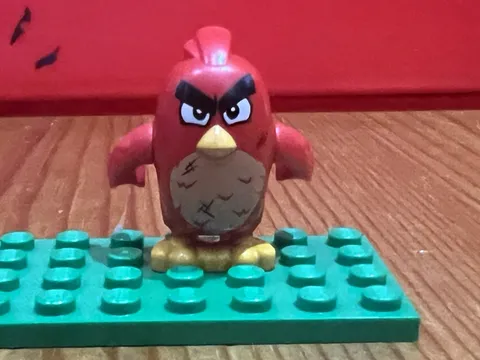 LEGO The Angry Birds Movie 75824 Red, Left Eyebrow Raised Minifigure! ANG008!