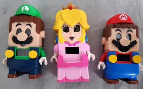 LEGO  *** SUPER MARIO / LUIGI / PEACH  *** FIGURES / MINIFIGURES ~ LOT 0F 3