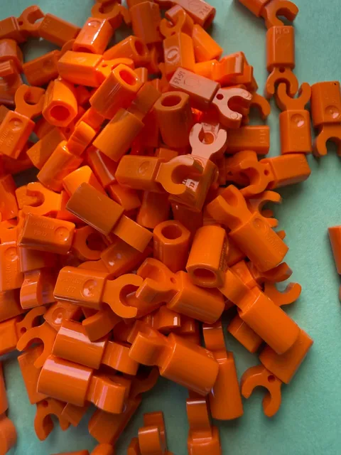 LEGO- NEW-#11090-ORANGE-BAR HOLDER WITH CLIP-20 PIECES