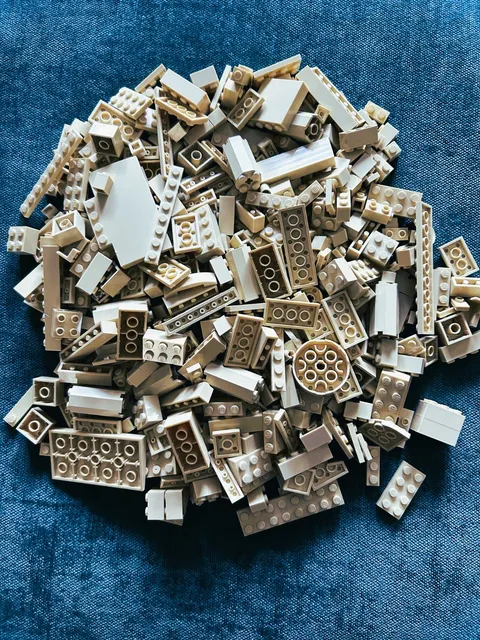 LEGO TAN BRICKS AND PEICES ONE POUND