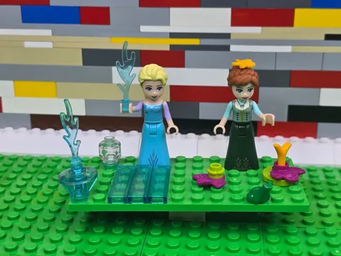 LEGO Frozen Elsa & Anna Minifigures