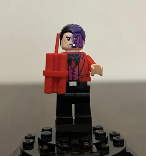 LEGO Two-Face Minifigure Red Jacket DC Super Heroes Batman II 76122 sh0594
