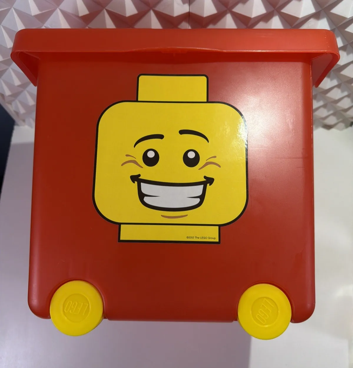 LEGO Red Storage Bin With Wheels And Lid 2013 Made In USA 21 Quart