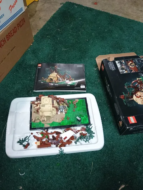 LEGO Star Wars Dagobah Jedi Training Diorama 75330 1000pcs 18+ Display