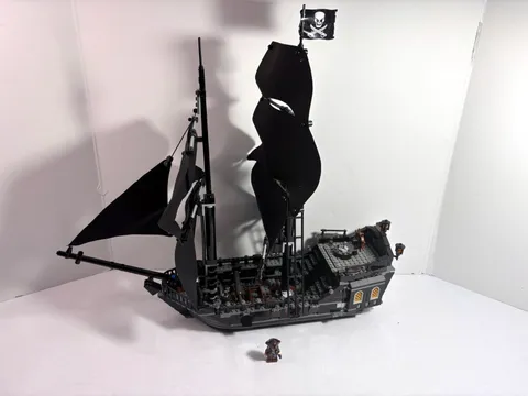 LEGO Pirates of the Caribbean: The Black Pearl 4184 (2011) See description