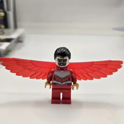 Lego Marvel Falcon - Red sh0099