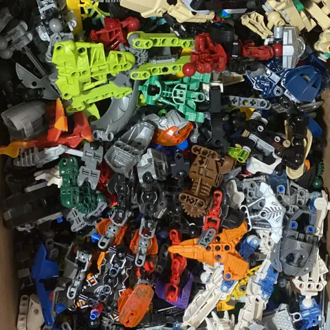 Lego 100 Random Bionicle Technic and / or Hero Factory Pieces Parts Bulk Genuine