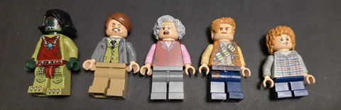 LEGO Minifigure Lot of 5 Mixed Characters Plastic Minifigures