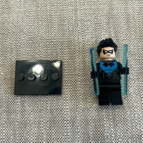LEGO polybag Nightwing Minifigure w/ 2 Trans-Light Blue Batons & Stand