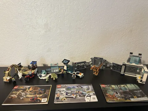 3 Lego Jurassic World sets