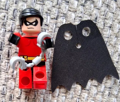 Lego 2012  Robin minifigure 6860  - Batman Batcave 6860 Set Minifig