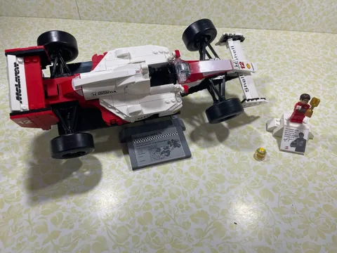 LEGO Icons: Mclaren Mp4/4 & Ayrton Senna (10330) 100% complete