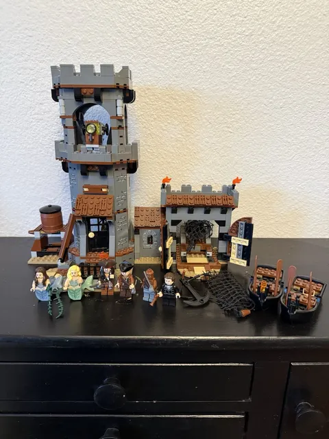 LEGO Pirates of The Caribbean: Whitecap Bay (4194) 99% Complete W/ Manual