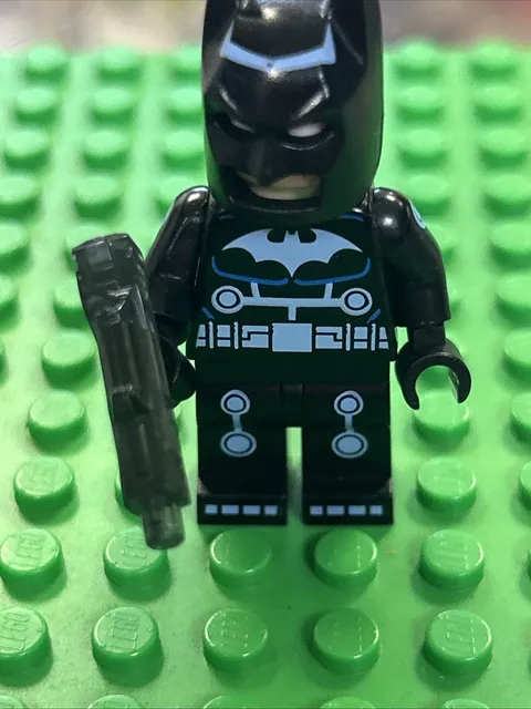 This is a LEGO Electro Suit Batman minifigure (SH0046), originally release 2012.