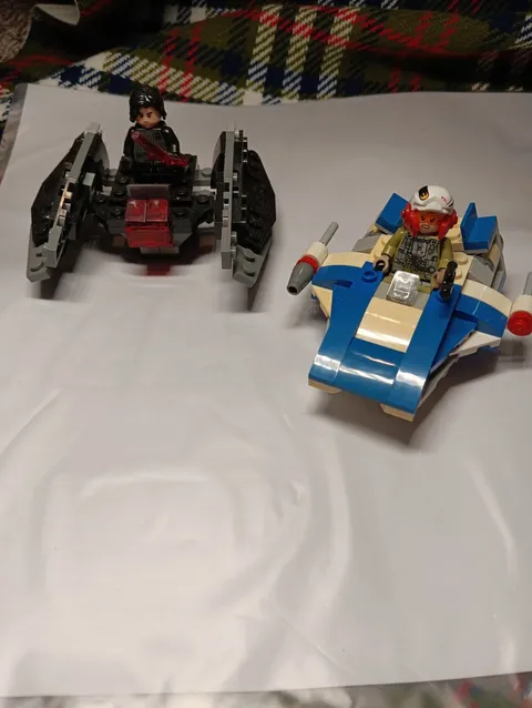 Lego Star Wars Micro Fighters 75196 A-Wing vs. TIE Silencer Microfighters