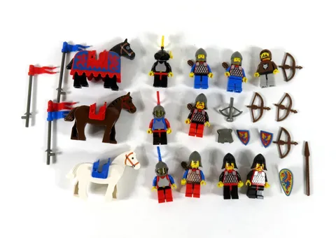 LEGO Vintage Castle 6086 Black Knights Figure Horse Lot