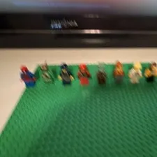LEGO Minifigures Lot of 8 Mixed Characters incl Spider-Man - Plastic 4+
