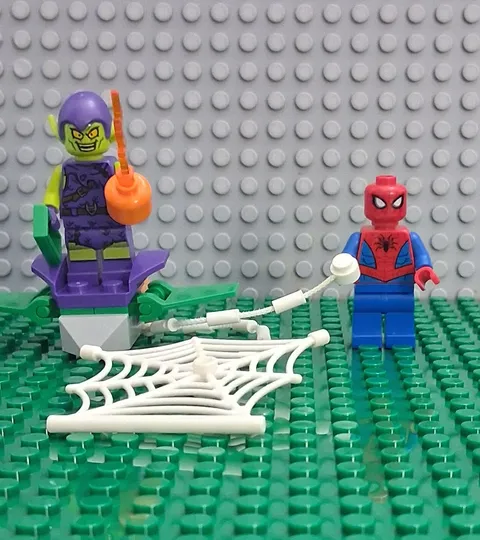 LEGO Green Goblin and Spider-Man Minifigures 76133 Spider-Man Car Chase Marvel