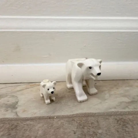 Lego 1 City Wildlife Animal Polar Bear And 1 Baby Cub With Black Eyes And Nose