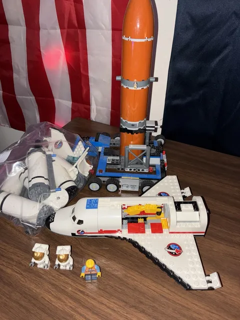 LEGO Creator Expert NASA Space Shuttle Adventure as pictured