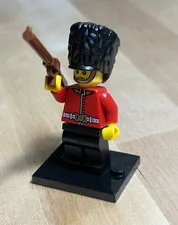 LEGO Royal Guard Minifigure Series 5 CMF 8805 100% Complete w/ Rifle & Baseplate