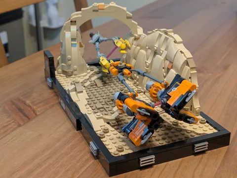 LEGO Star Wars Mos Espa Pod Racing Diorama Set 75380 - Complete