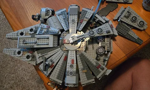 LEGO Star Wars Millennium Falcon 7965 – Complete Build – Minifigs Included