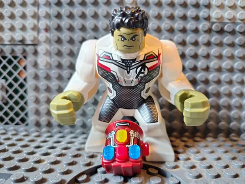 LEGO Marvel Avengers Endgame Hulk Bigfig White Quantum Suit Infinity Gauntlet