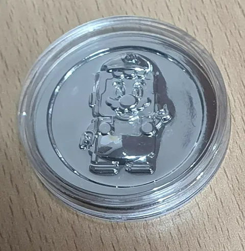 LEGO SUPER MARIO COLLECTIBLE COIN - SILVER COLOR ORIGINAL PACKAGE WITH COIN CASE
