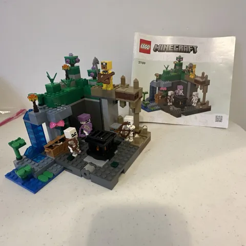 Lego Minecraft Set With Manual #21189 The Skeleton Dungeon Complete