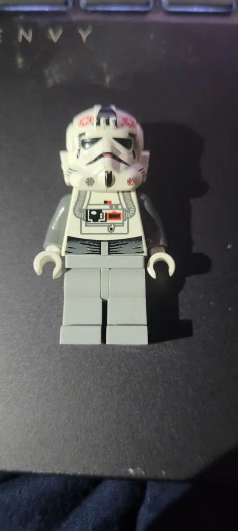 Lego Star Wars AT-AT Driver Minifigure Red Imperial Logo Sw0102