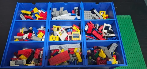 VINTAGE LEGO BUILD N STORE 565 UNIVERSAL BUILDING KIT WITH LEGOS