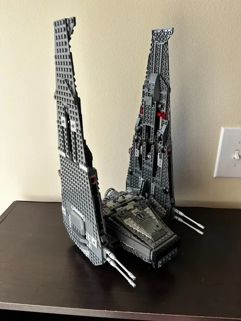 LEGO Star Wars: Kylo Ren's Command Shuttle (75104)