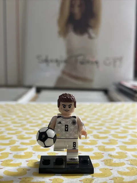 TONI KROOS #8 GERMANY GERMAN NATIONAL TEAM JERSEY LEGO MINIFIG soccer futbol