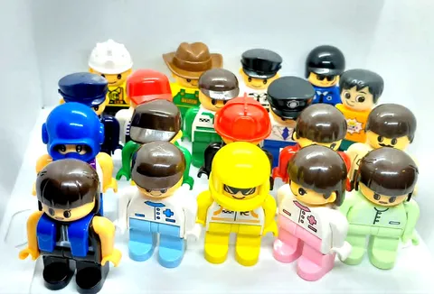 Vintage LEGO DUPLO  ( 19 ) Piece Multicolor Mini Figurine Men/Women Piece's