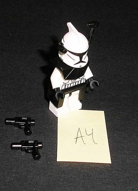 LEGO Star Wars Clone Trooper (Phase 1 Black Kama Pauldron Etc.) Minifig 8014 A4
