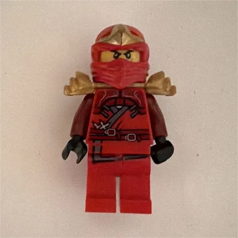 LEGO Red Ninja Minifigure with Gold Shoulder Armor & Gold Sword Accessory
