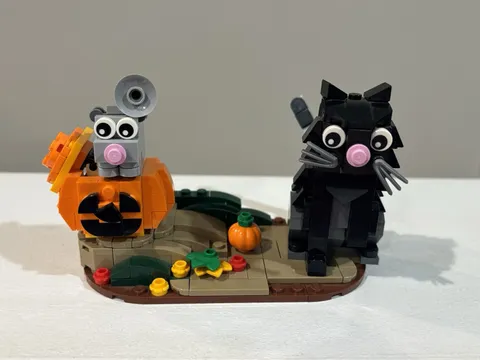 LEGO 40570 RETIRED HALLOWEEN CAT & MOUSE NEAR COMPLETE BUILDING SET