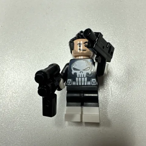LEGO Punisher Minifigure From Set 76178 Marvel Spiderman Daily Bugle - NEW