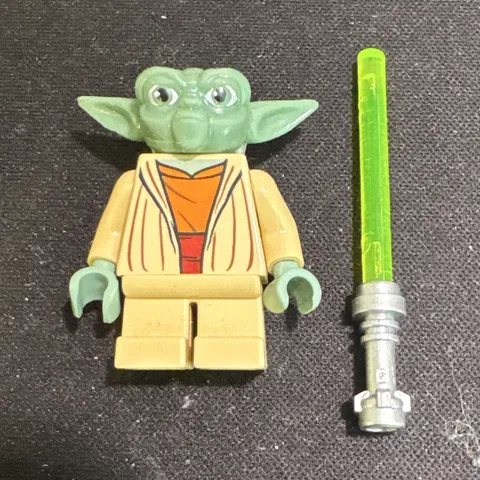 LEGO Star Wars Yoda Minifigure w/ Green Lightsaber