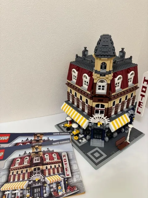 LEGO 10182 Cafe Corner Modular Building Series with 2 instruction manuals