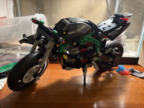 LEGO TECHNIC: Kawasaki Ninja H2r Motorcycle (42170)