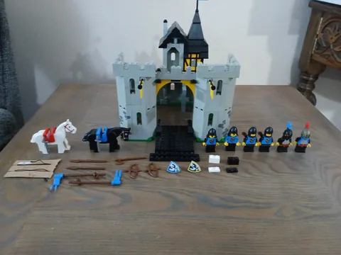 LEGO Castle: Black Falcon's Fortress (6074) 100% Complete w Minifigures