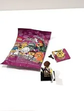 LEGO Minifigure Series 24 Newspaper Boy