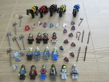 LEGO  Minifigure Lot Castle w/ Horses, Knights, Weapons, King ....