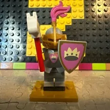 Lego CMF Series 23 “KNIGHT OF THE YELLOW CASTLE”  Col048 *Minty*