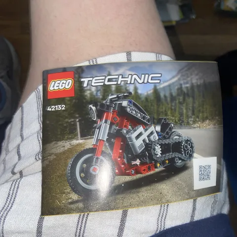 LEGO TECHNIC: Motorcycle (42132)