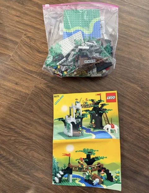LEGO System 6071 Forestmen’s Crossing, Complete Set with Instructions