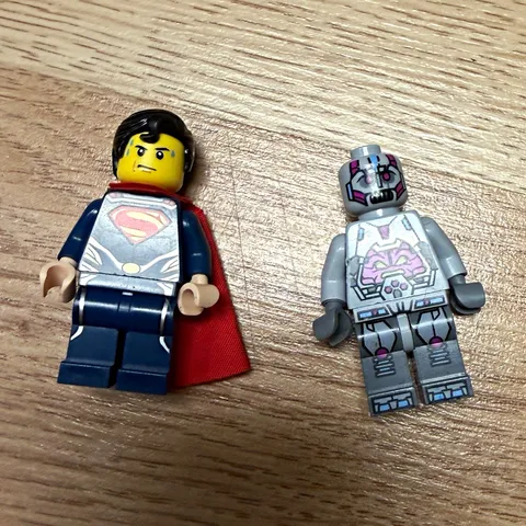 LEGO Minifigures Lot of 2 Superman with Cape & Silver Robot/Cyborg Minifigure