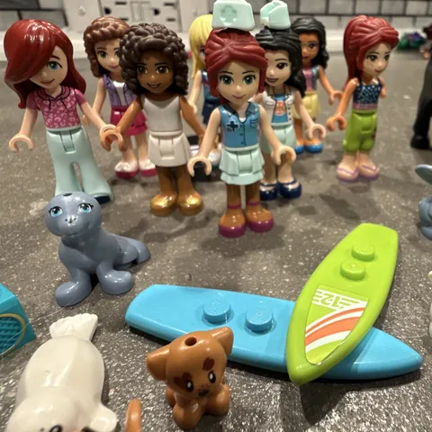LEGO Friends Minidoll Minifigure Lot of 8 w/ Accessories, 9 Pets and Horse
